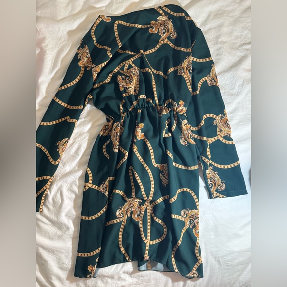 Elegant Green and Gold Dress - Picture 2 of 2